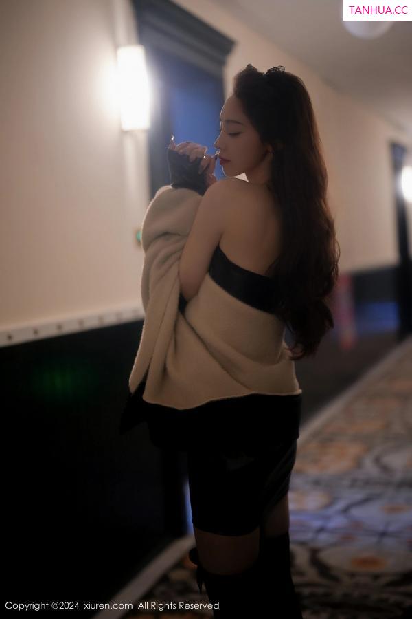  [XiuRen]高清写真图 2024.02.01 No.8049 苏曼兮 黑丝美腿第15张图片